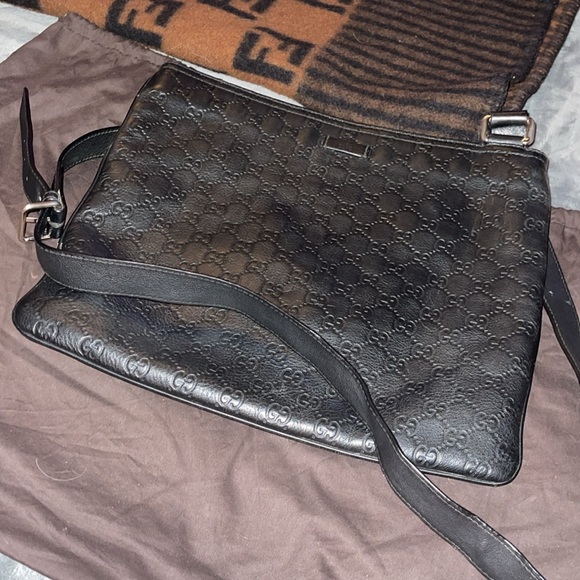 Preloved Gucci saddle bag black adjustable strap for shoulder or crossbody. - Picture 9 of 9